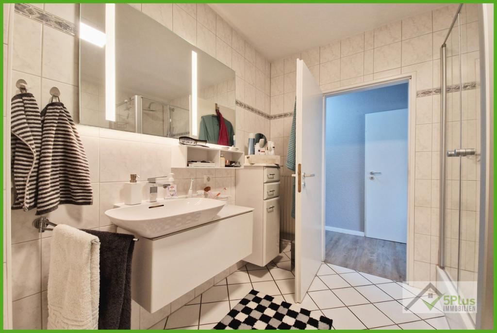 5Plus Immo Wohnung zur Miete Inden Badezimmer