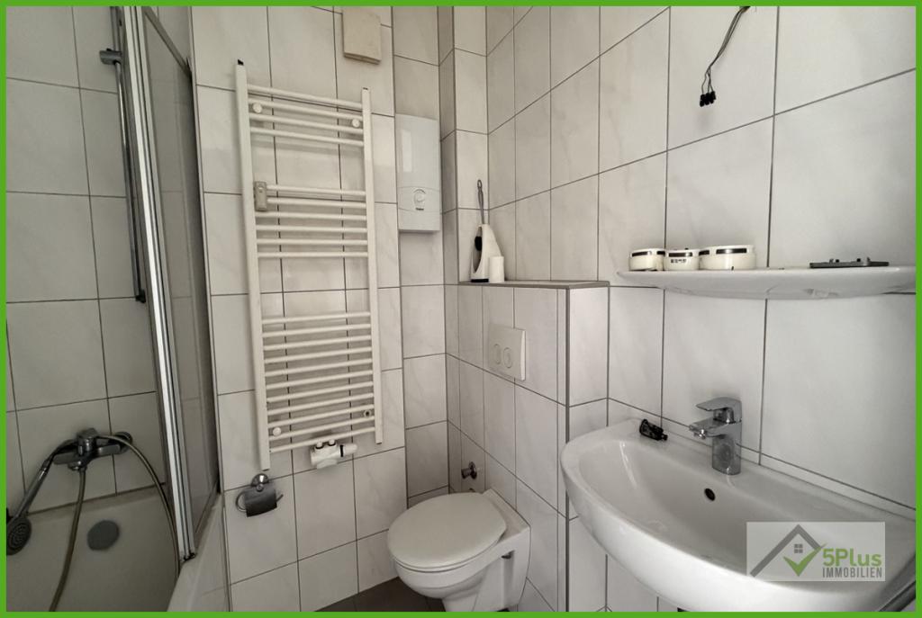 + 5PLUS IMMO + SONNIGE 3-ZIMMER ERDGESCHOSSWOHNUNG MIT TERRASSE UND STELLPLATZ IN WEISWEILER + - Photo 3