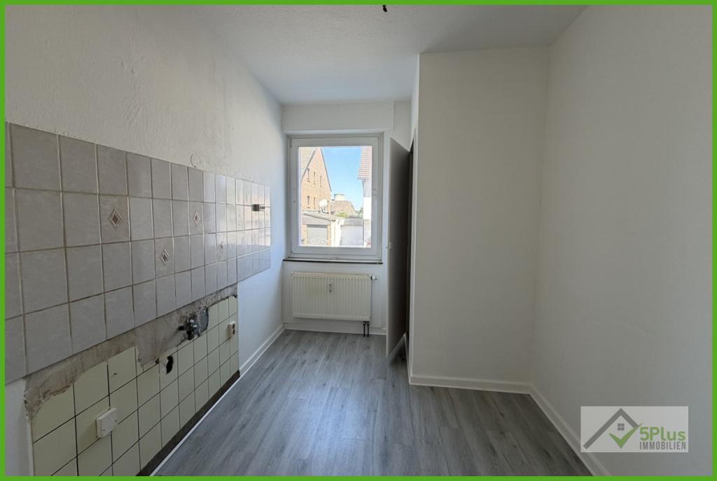 + 5PLUS IMMO + SONNIGE 3-ZIMMER ERDGESCHOSSWOHNUNG MIT TERRASSE UND STELLPLATZ IN WEISWEILER + - Photo 2