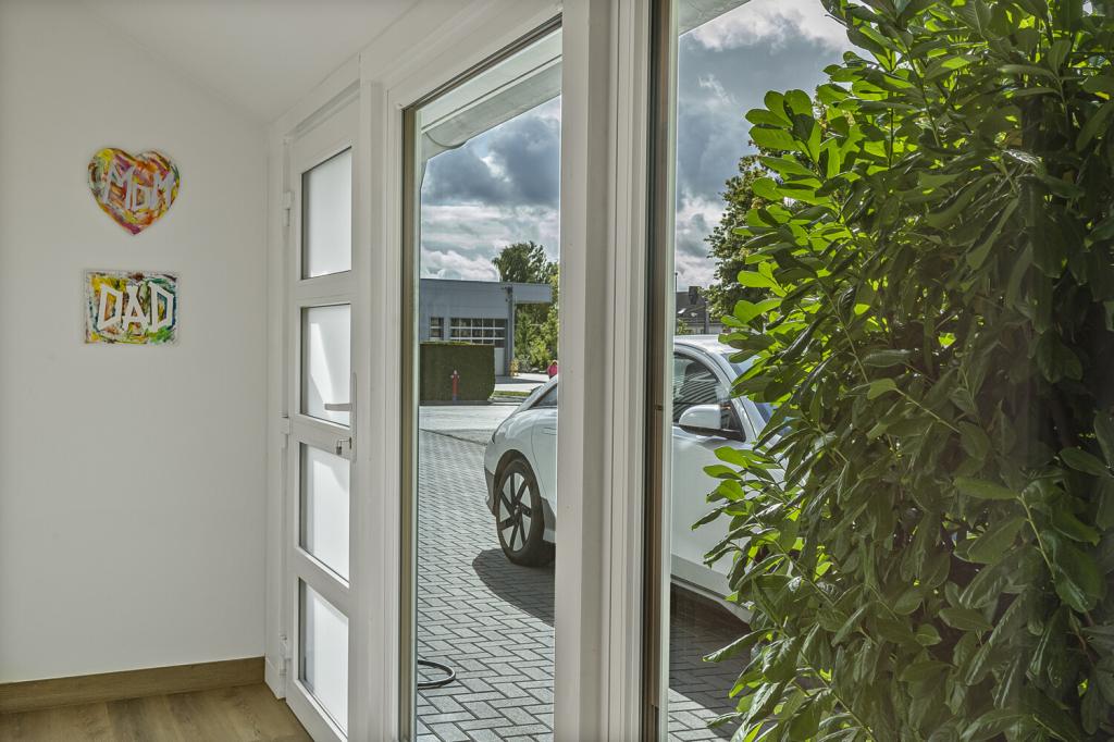 EG - Eingangsbereich vom Stellplatz