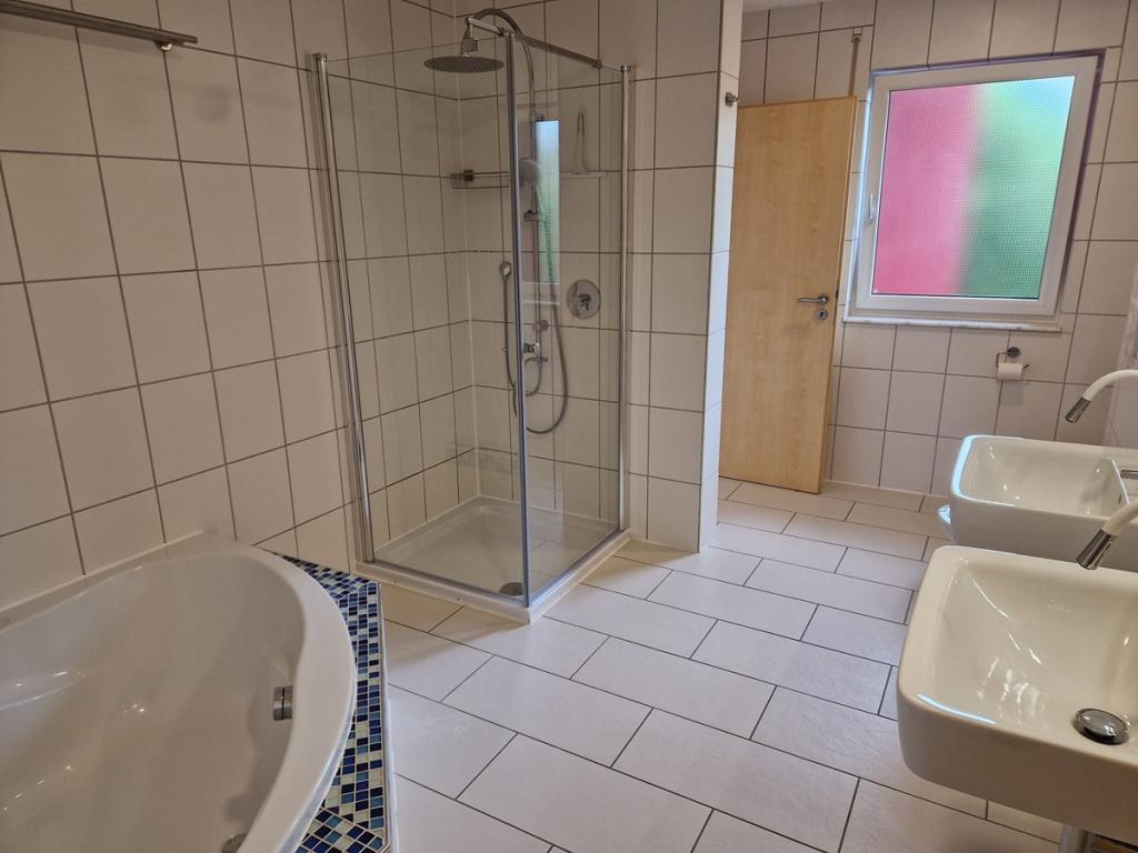 Erstkl. helle 3,5-Zi.-Wo., Blk, EBK, gr. Garage, Röthenbach a. d. Peg. - Photo 4