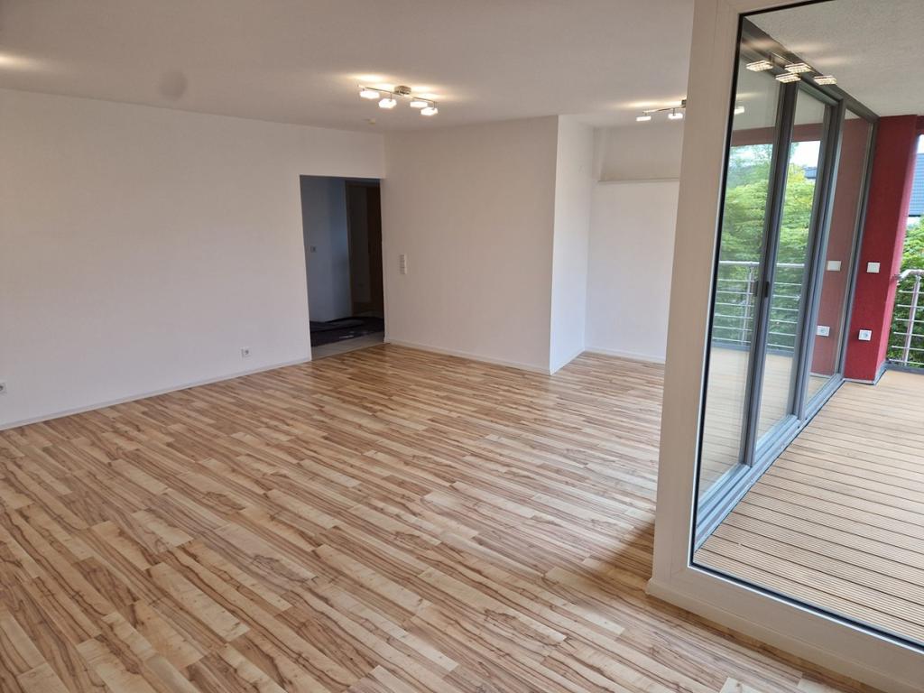 Erstkl. helle 3,5-Zi.-Wo., Blk, EBK, gr. Garage, Röthenbach a. d. Peg. - Photo 1
