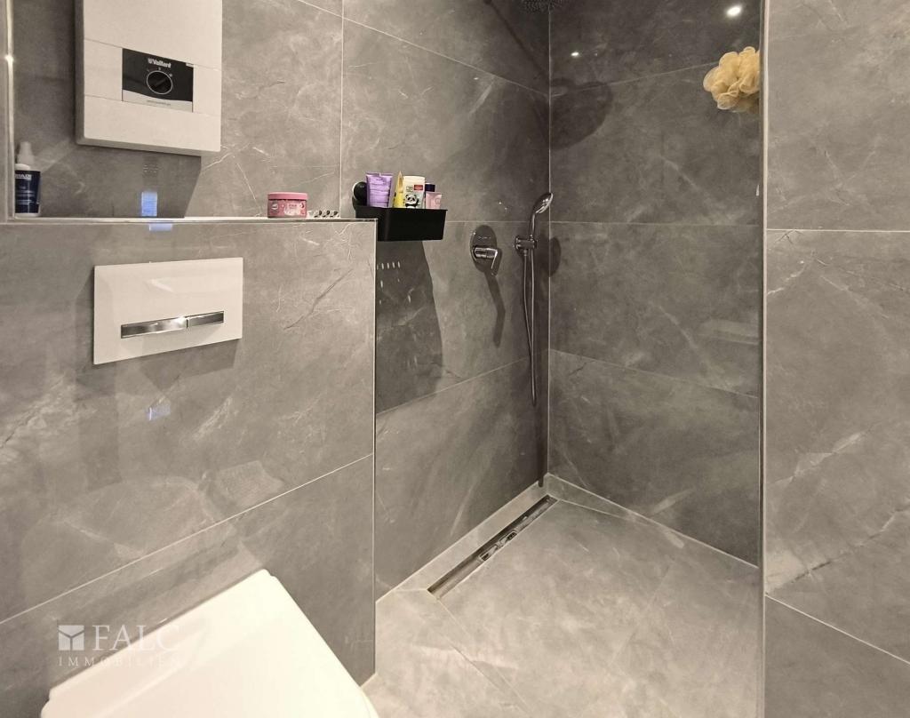 Dusche Zimmer 1