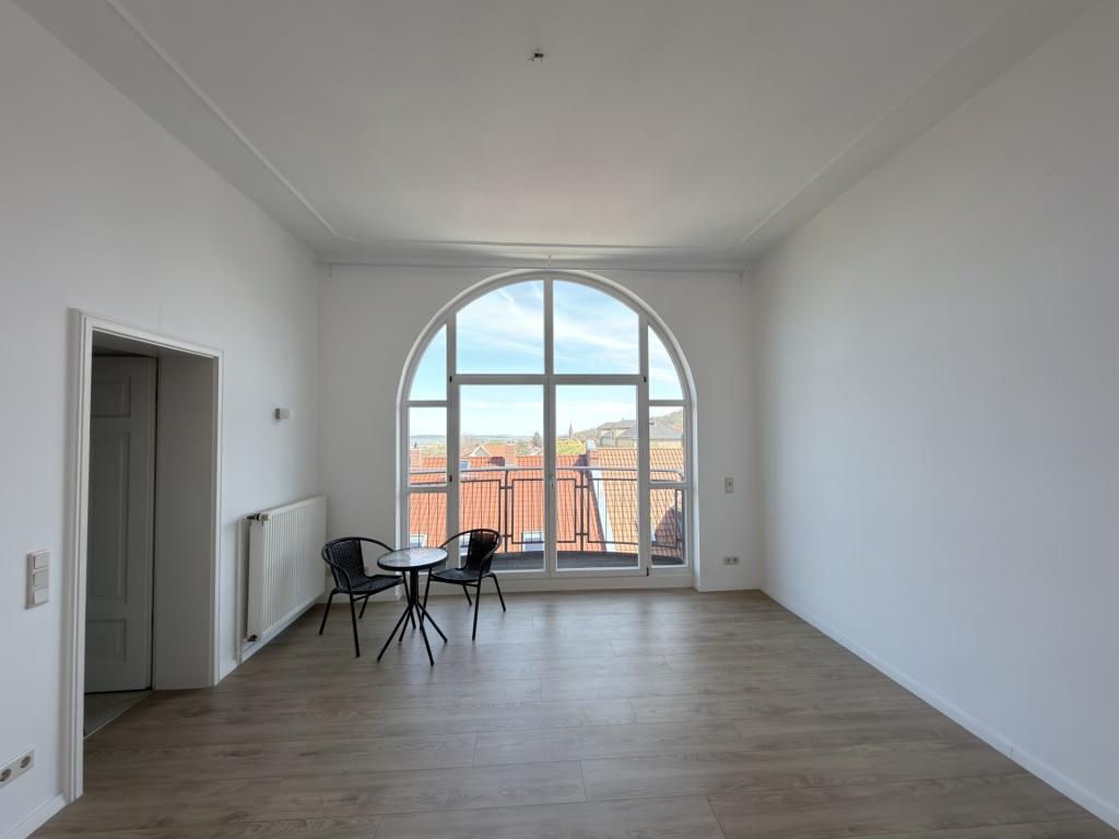 Moderne Dachgeschosswohnung mit Panorama-Ausblick! - Photo 3
