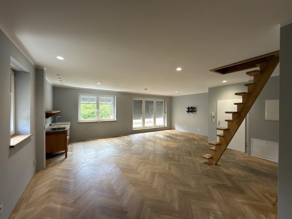 Moderne Dachgeschosswohnung in ruhiger Lage! - Photo 2