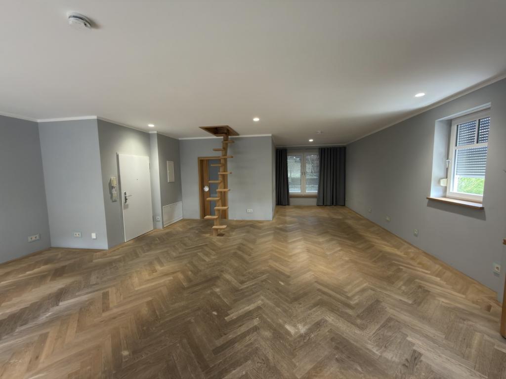 Moderne Dachgeschosswohnung in ruhiger Lage! - Photo 1