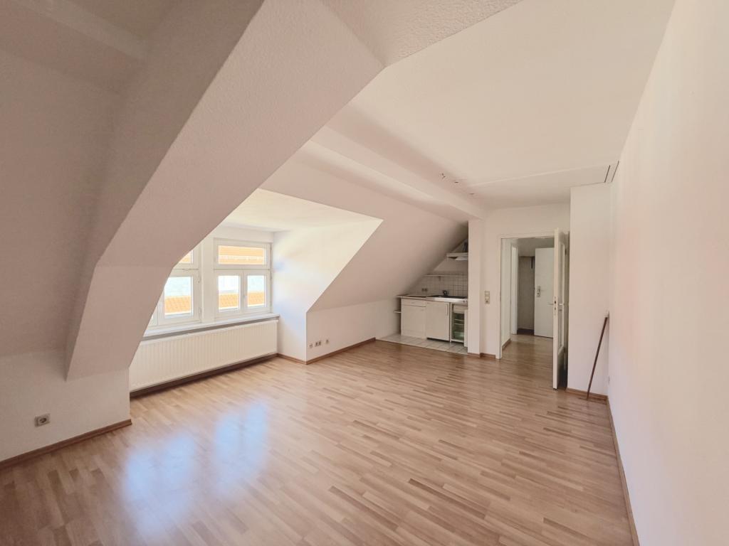 Charmante Dachgeschosswohnung mit Einbauküche in Wernigerode! - Foto 1
