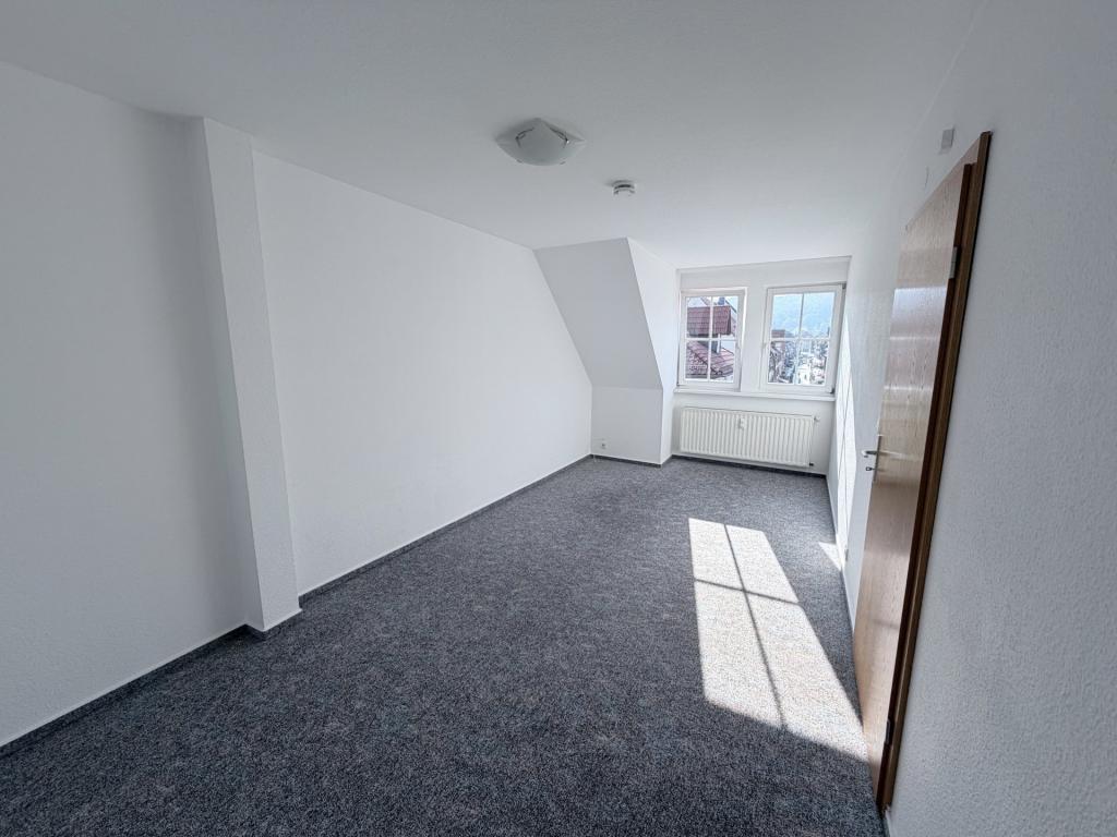 Dachgeschosswohnung mit Einbauküche in Wernigerode! - Foto 1