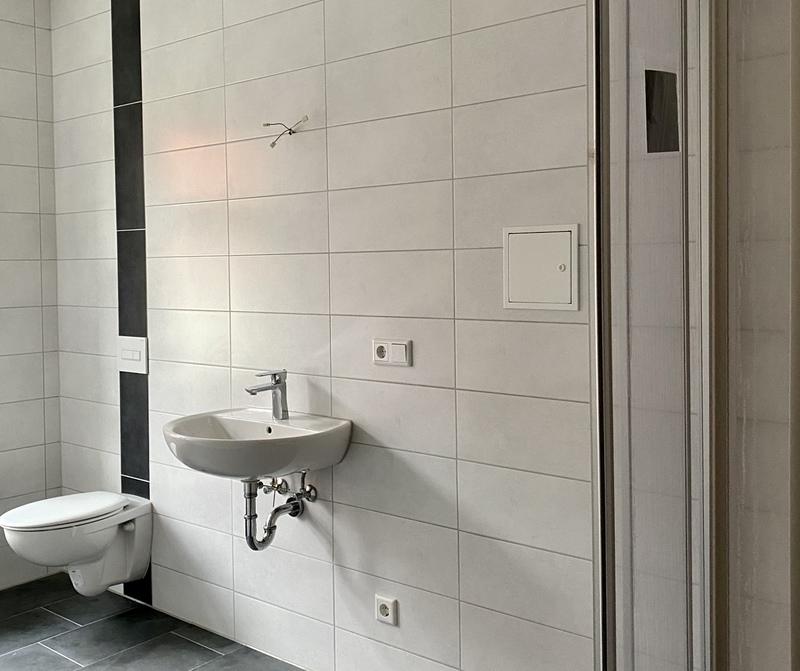Neues Bad mit Dusche 1.OG