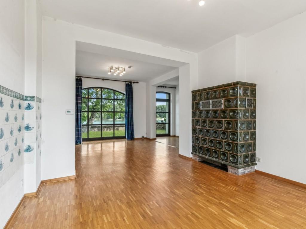 Esszimmer mit Kachelofen