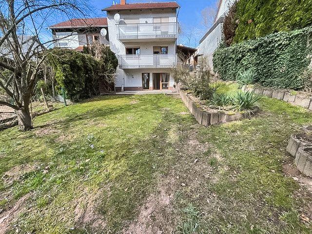 Garten und Rückseite Haus
