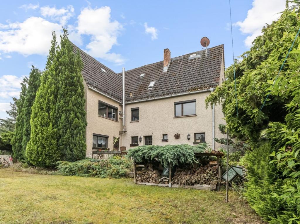 Außenansicht Haus und Garten