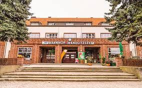 Bahnhof und Touristeninfo