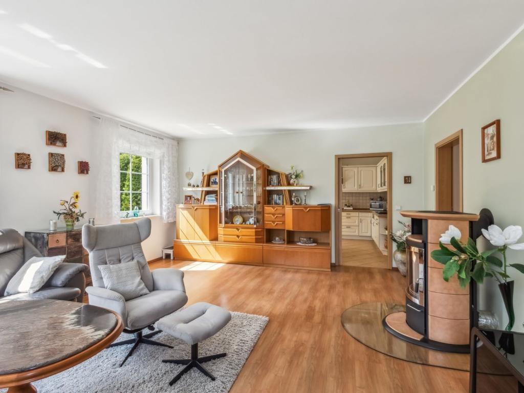 Wohnzimmer mit Kamin im EG