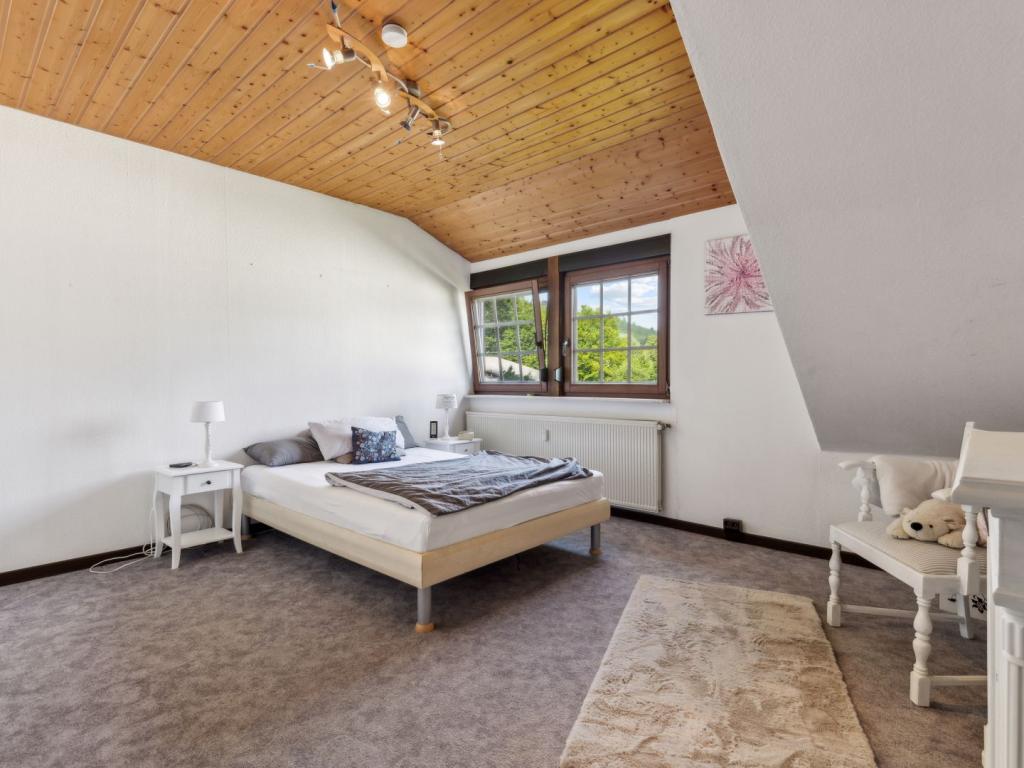 Schlafzimmer 1 DG