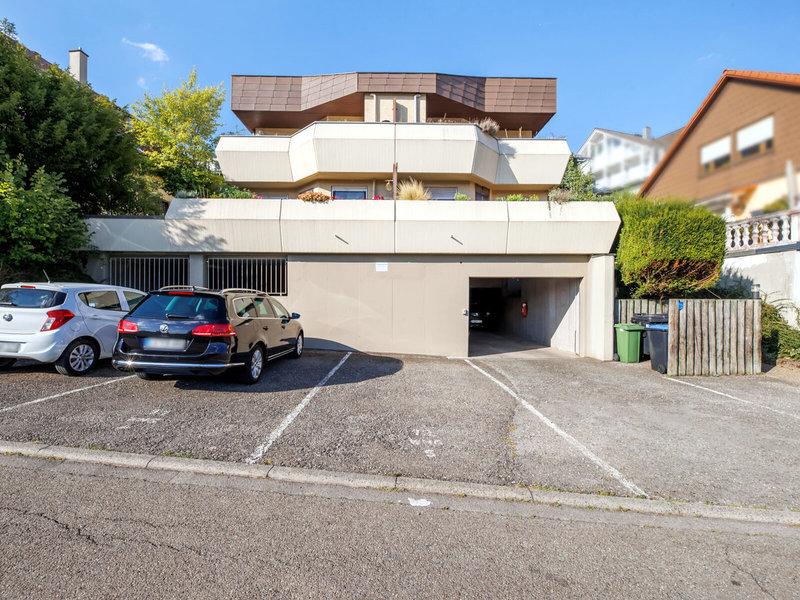 Stellplätze vor dem Haus