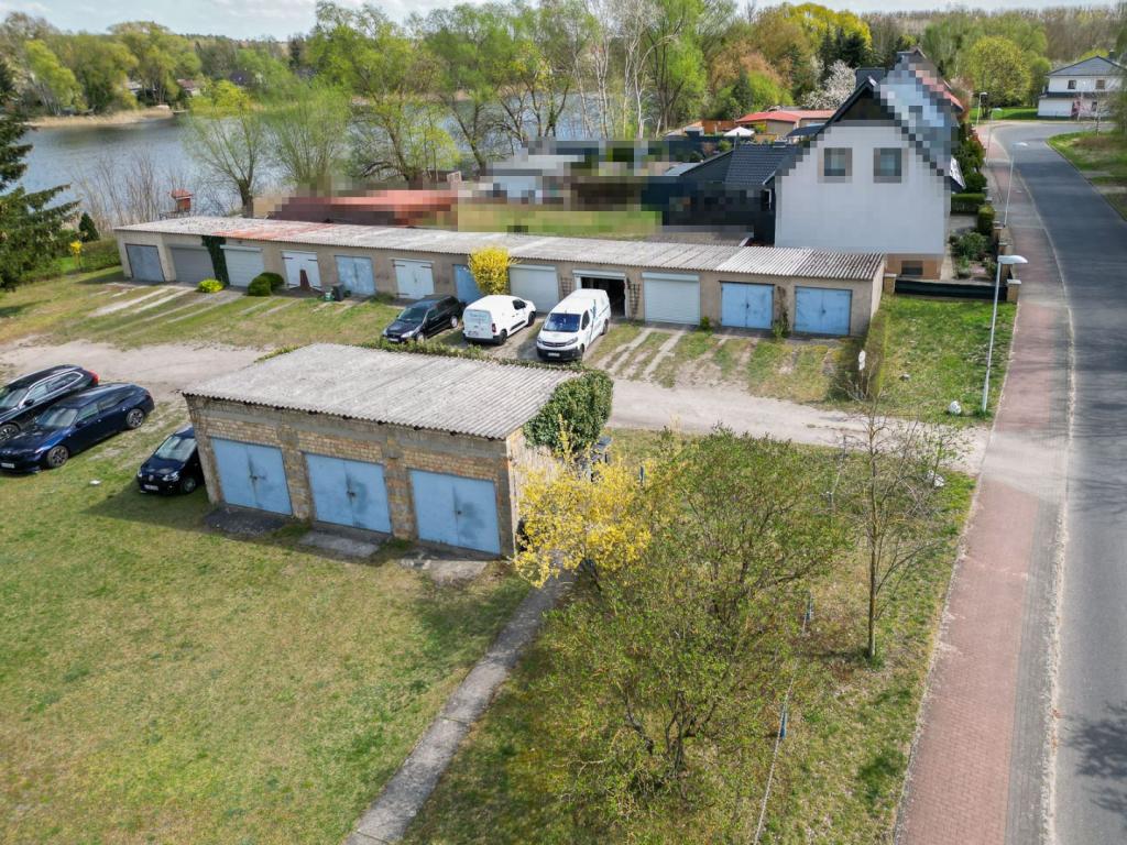 Blick auf die Garagen und die Fahrradgaragen