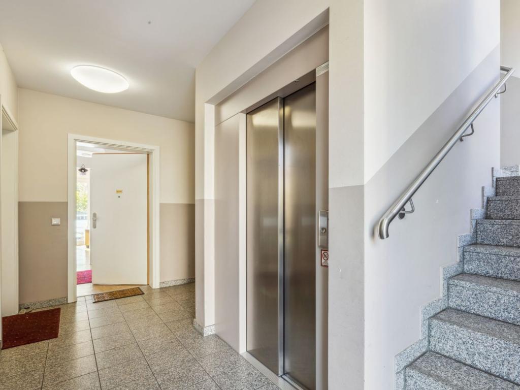 Treppenhaus mit Lift