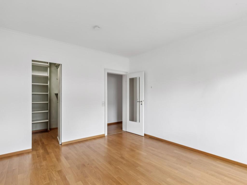 Schlafen mit Zugang Ankleide