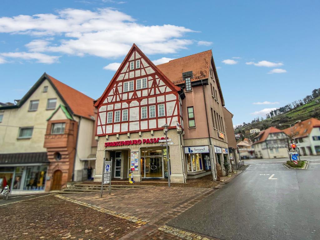  Zentraler Platz