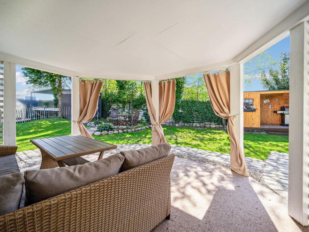 Terrasse mit Küchenzugang