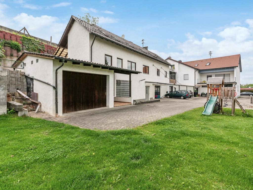 Objektansicht und Garten