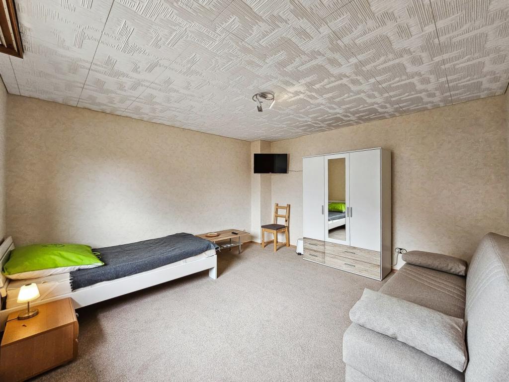 Schlafzimmer 1