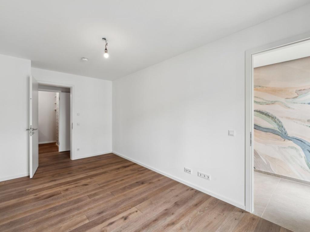 Schlafzimmer 2 Blick Bad 2