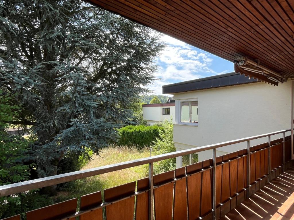 Balkon mit Blick auf das Haus