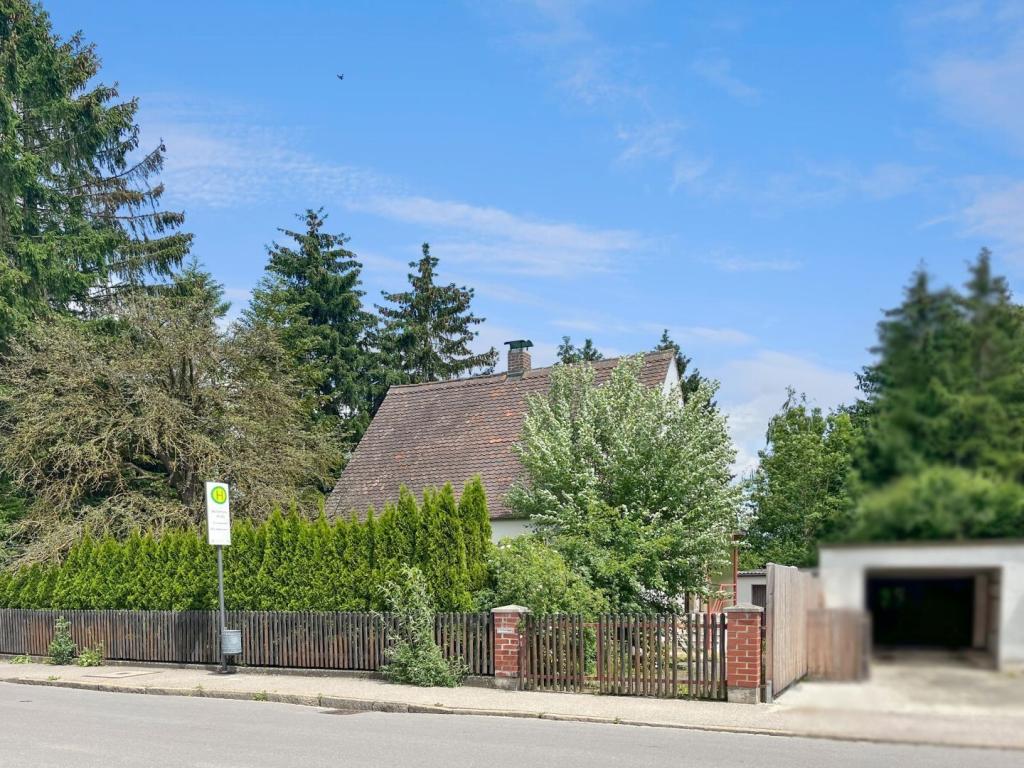 Straße 1