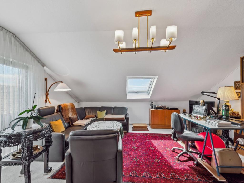 Großes Zimmer im Dachgeschoss