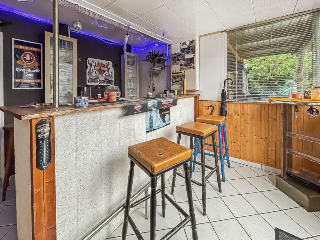 Bar in ehemaliger Tankstelle