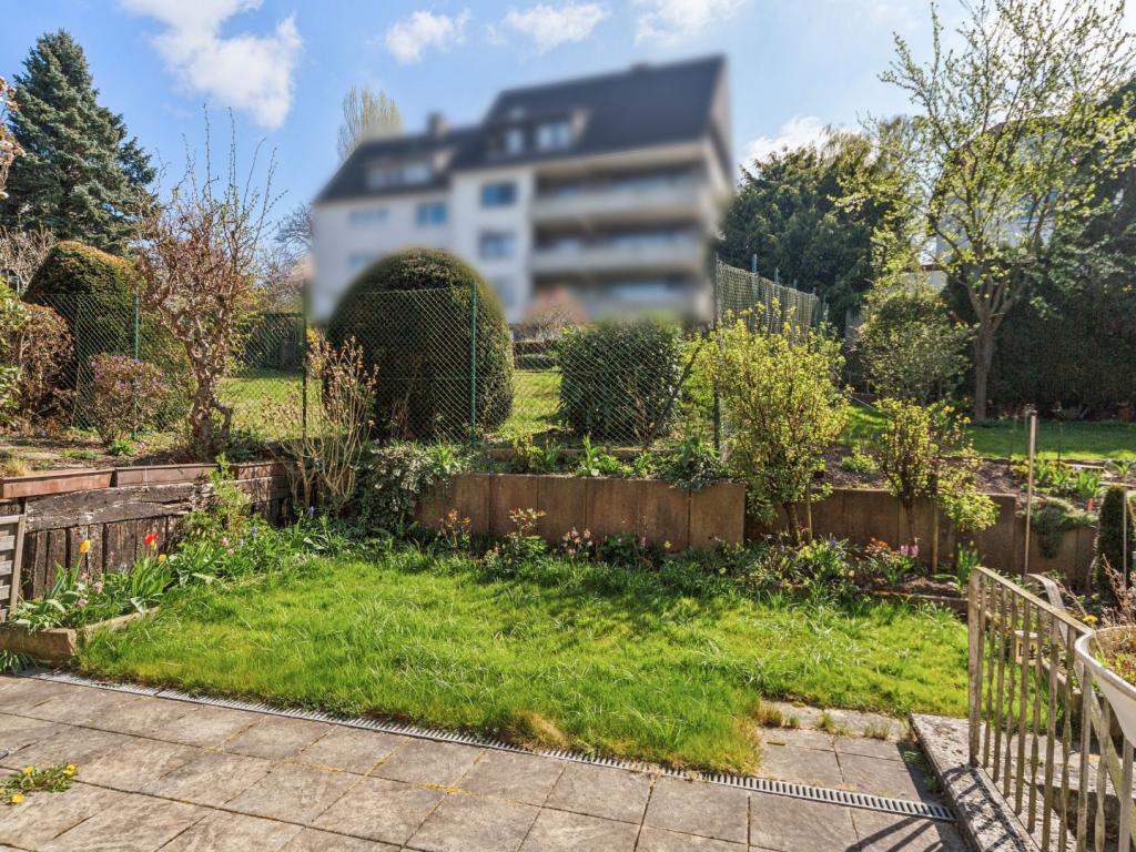 Terrasse mit Garten