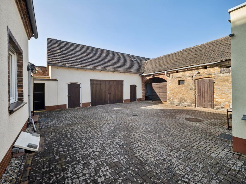 Innenhof - Nebengelass