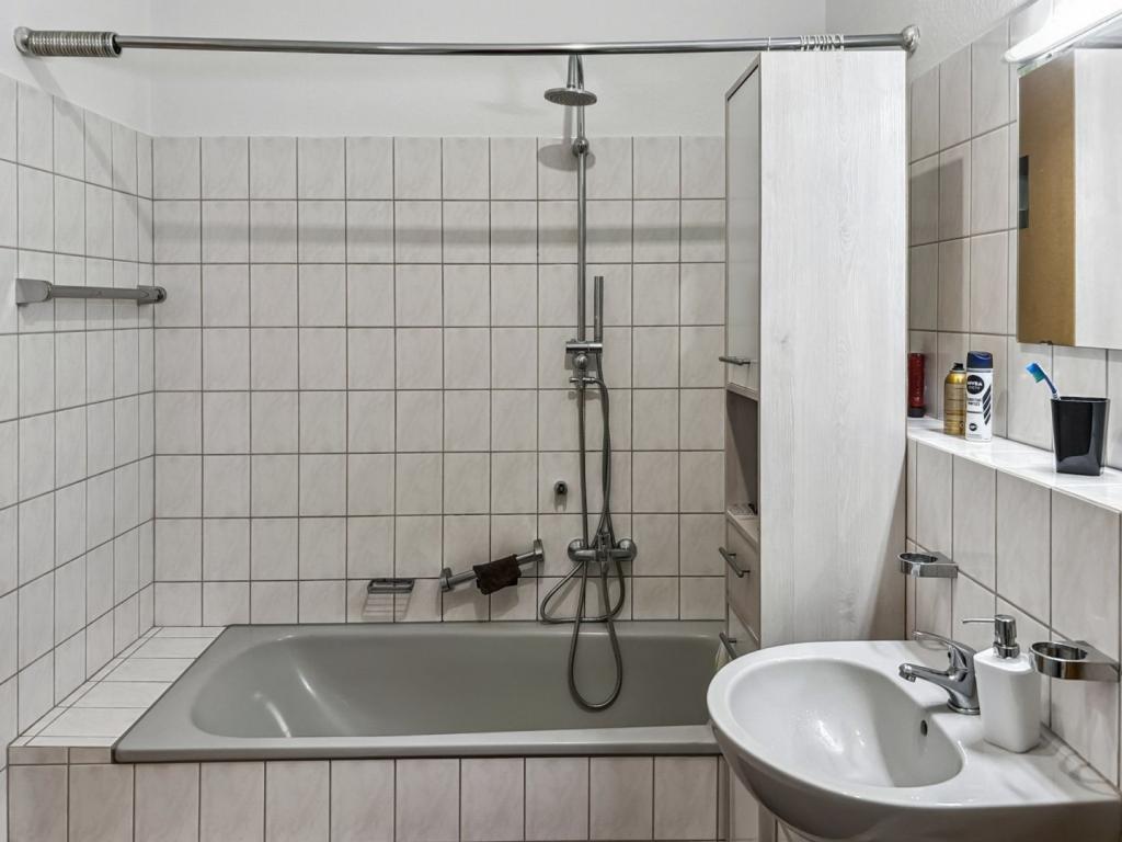Badezimmer Ansicht 1