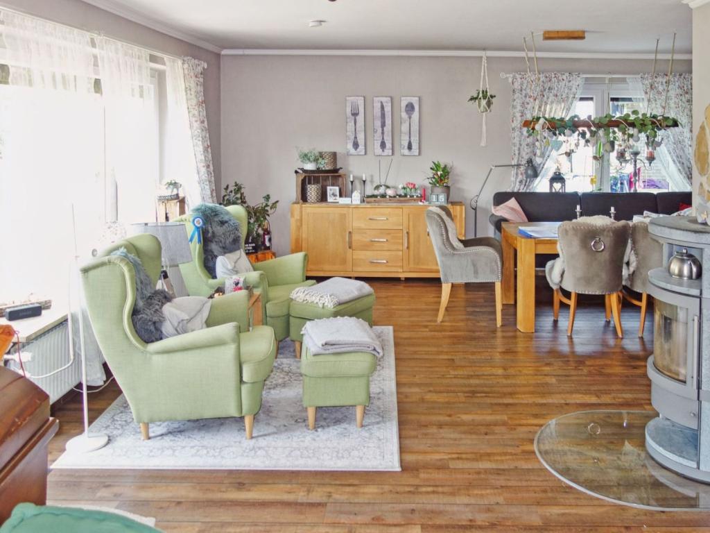 Kaminbereich mit Esszimmer 