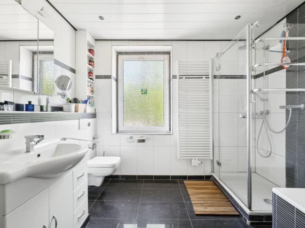 Badezimmer Ansicht I