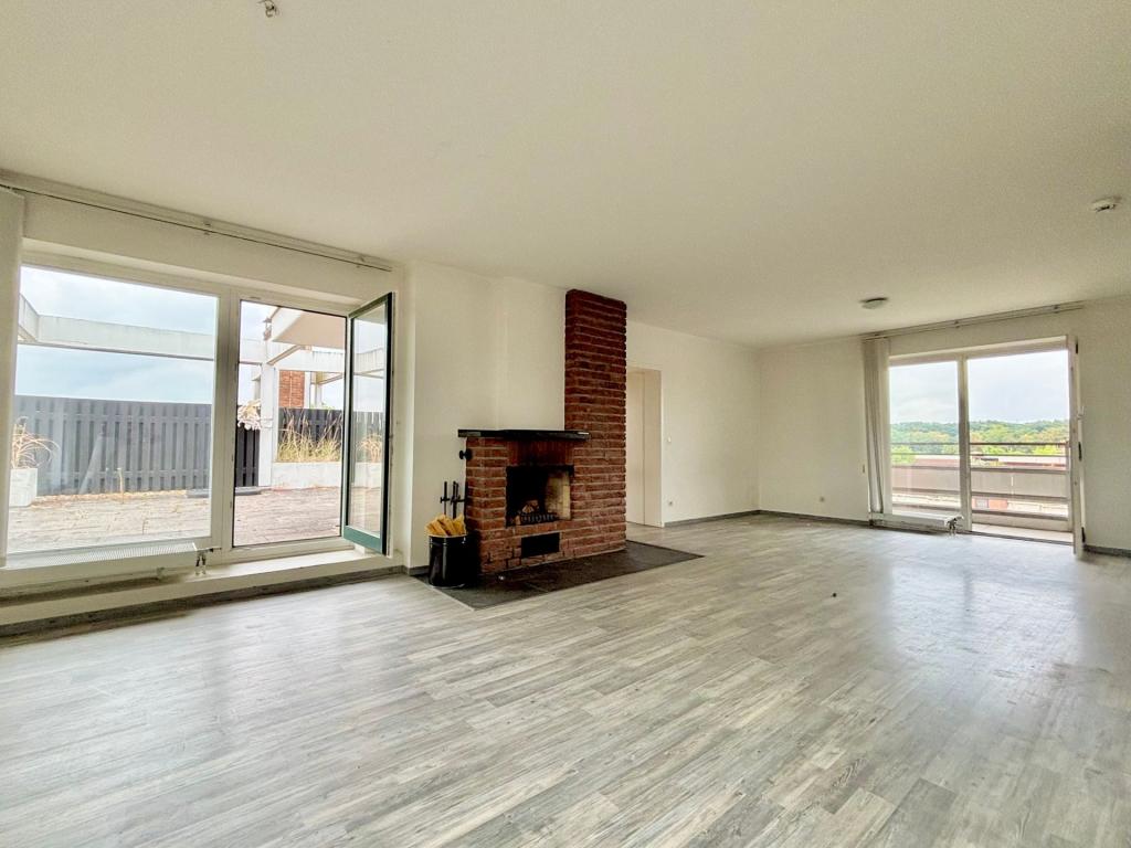 Vermietung: Penthouse in Düsseldorf-Hassels – Großzügiges Wohnen mit Aufzug und Sonnenterrasse - Foto 2