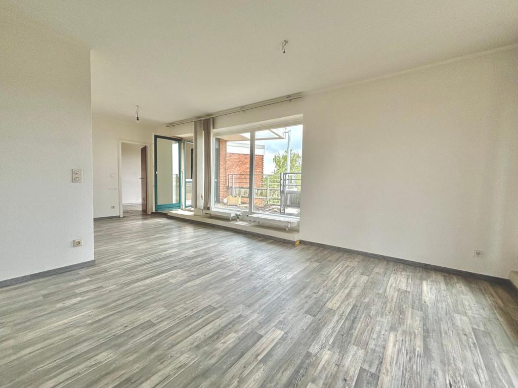 Vermietung: Penthouse in Düsseldorf-Hassels – Großzügiges Wohnen mit Aufzug und Sonnenterrasse - Foto 1