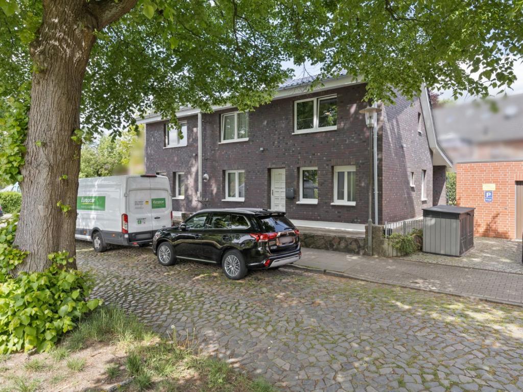 Hausansicht - Zufahrt