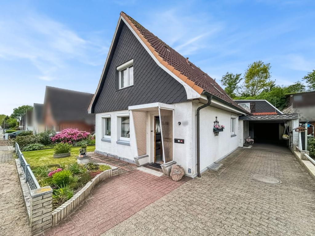 Einfamilienhaus mit Zufahrt