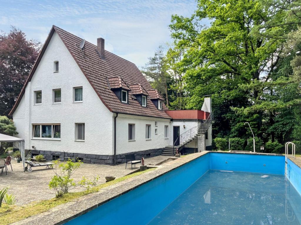 Ansicht mit Pool