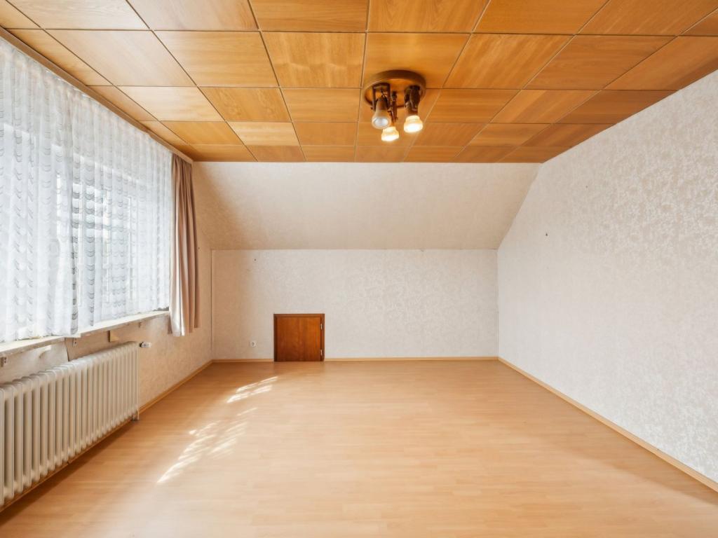 Wohn- und Schlafzimmer DG