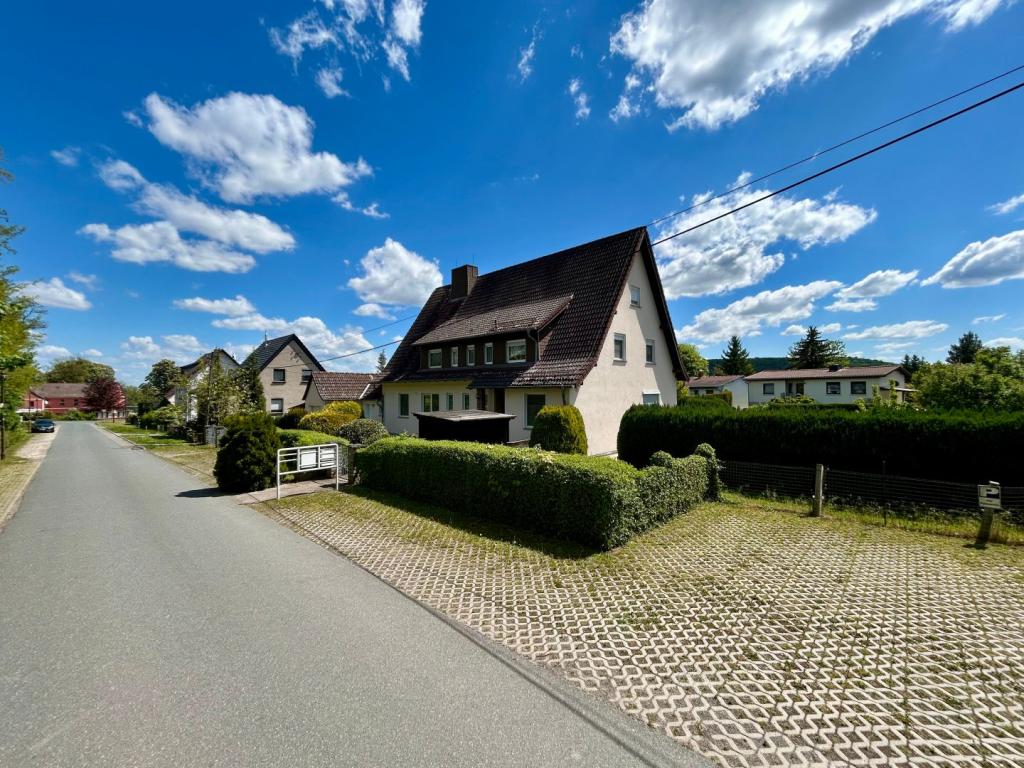 Ansicht mit Zufahrtsstraße
