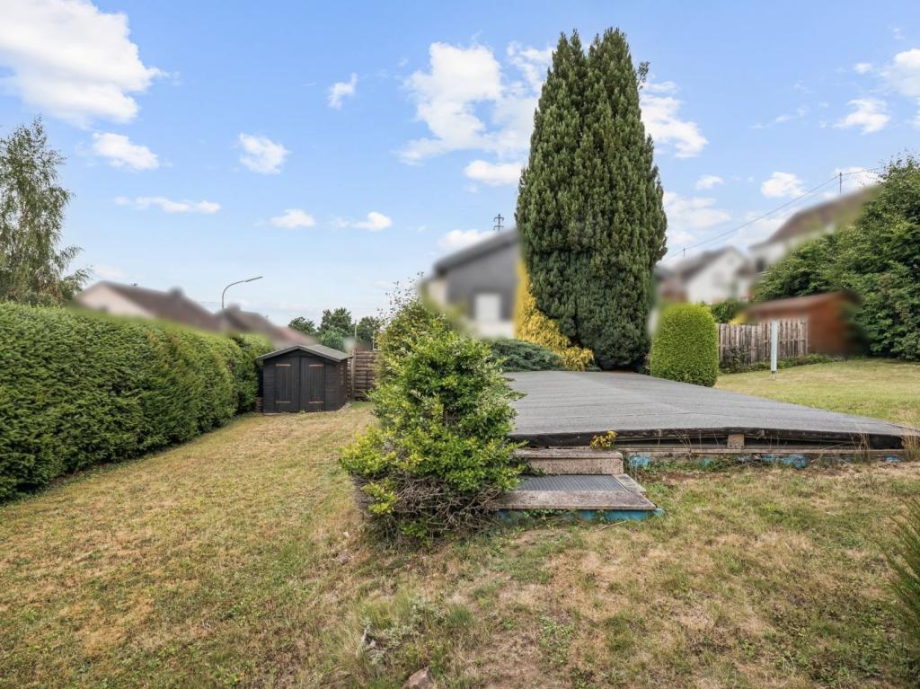 Garten mit Schwimmbad 