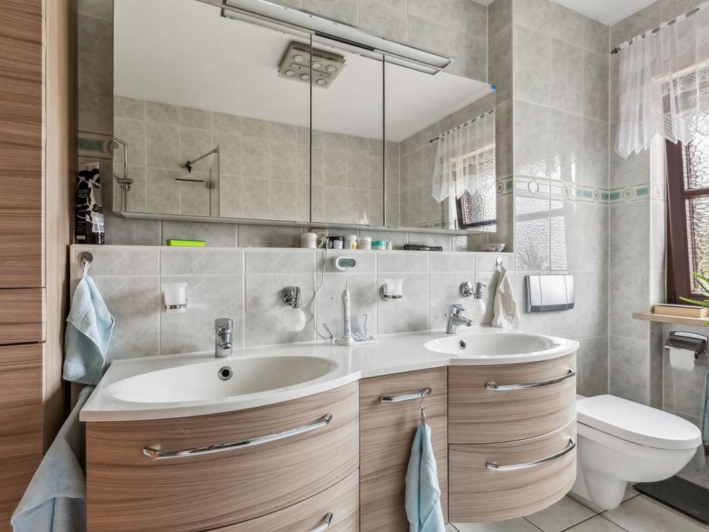 Badezimmer Ansicht 1
