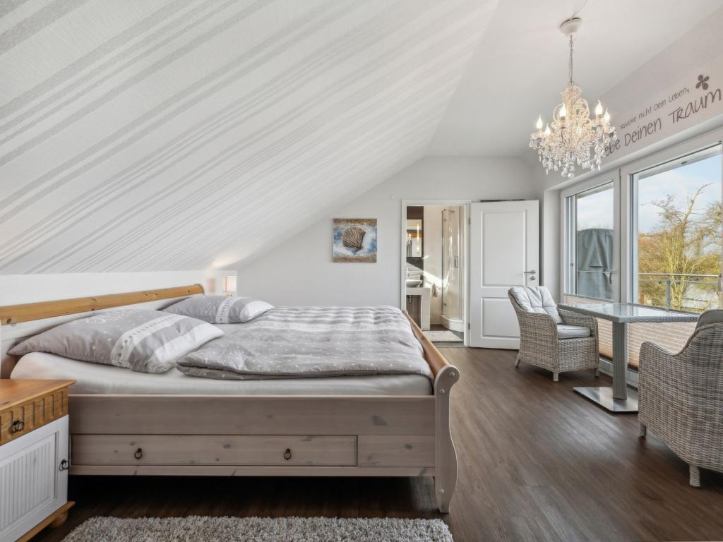 Whg. 3 DG Schlafzimmer I