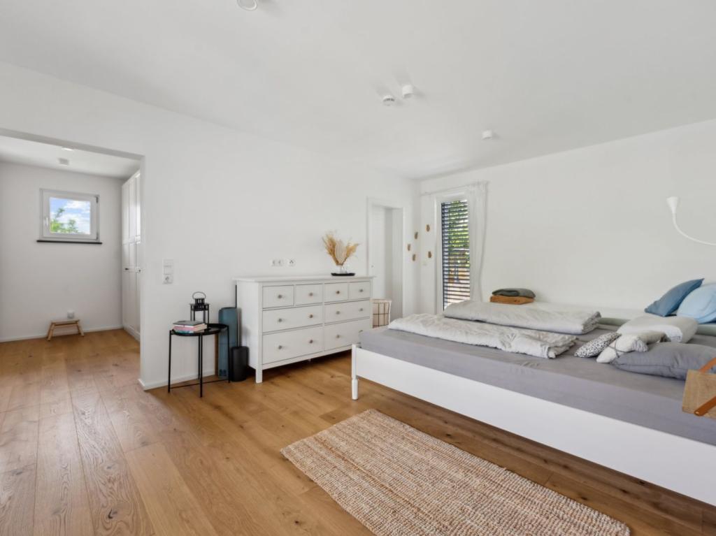 Schlafzimmer Ankleide EG 