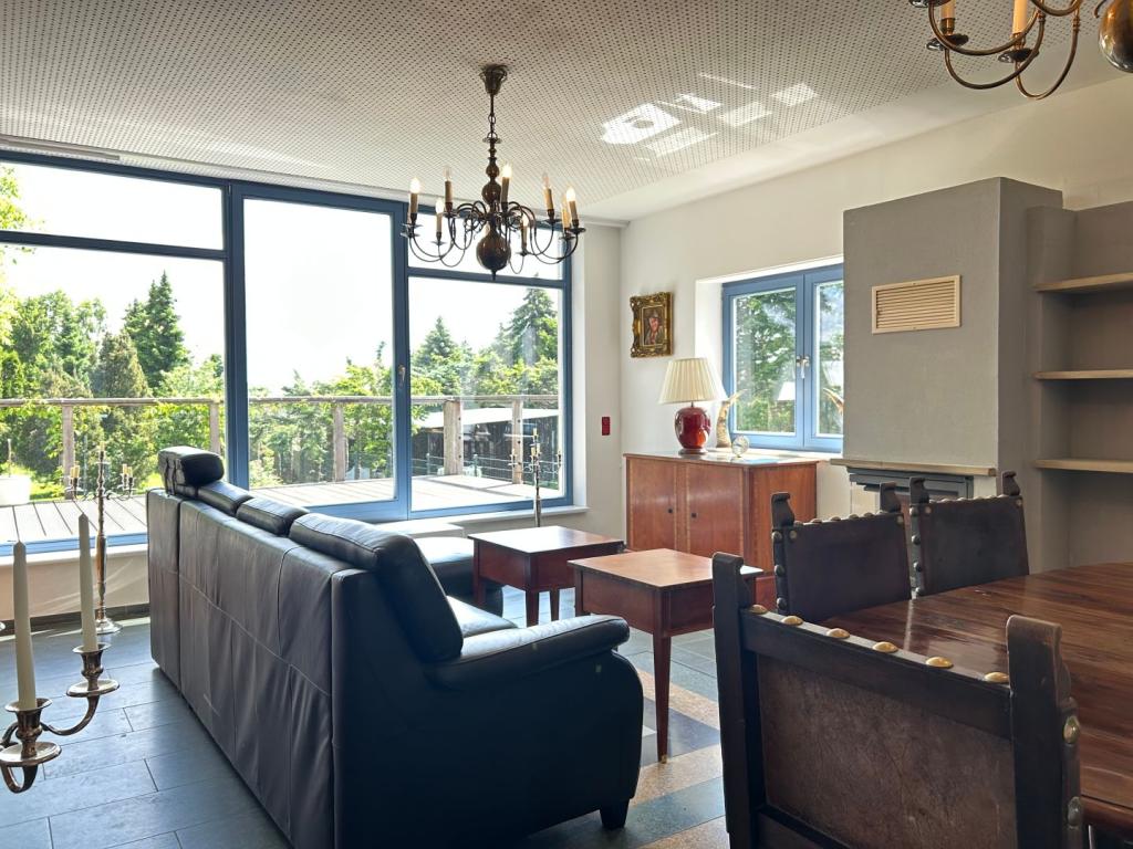 Wohnzimmer mit Terrasse
