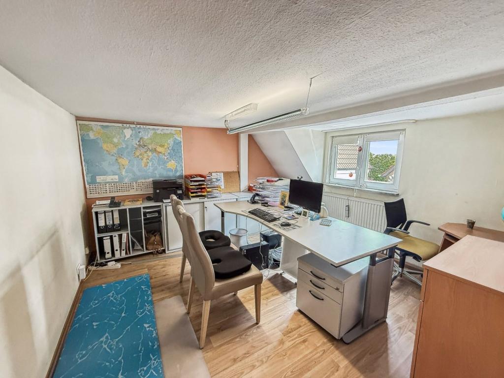 Büro oder Kinderzimmer 1. OG